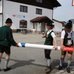 Maibaum-Burgkirchen-aufstellen-2023IMG_0372