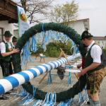 Maibaum-Burgkirchen-aufstellen-2023IMG_0563