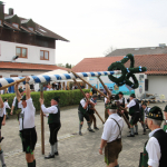 Maibaum-Burgkirchen-aufstellen-2023IMG_0680