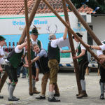 Maibaum-Burgkirchen-aufstellen-2023IMG_0700