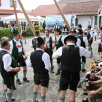 Maibaum-Burgkirchen-aufstellen-2023IMG_0901