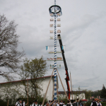 Maibaum-Burgkirchen-aufstellen-2023IMG_0969