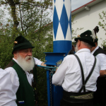 Maibaum-Burgkirchen-aufstellen-2023IMG_0984